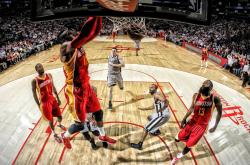 开云足球直播-从非洲之巅到欧洲之巅，卡瓦哈尔如何用摩洛哥式横扫征服欧冠之夜