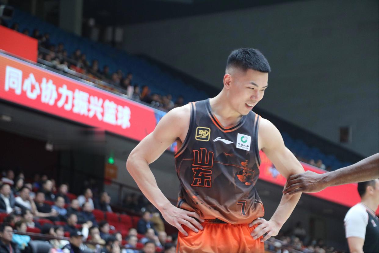 山东男篮力克对手，获得胜利晋级