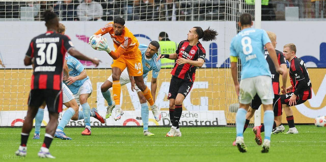 汉堡队射手火力全开，主场取得大胜的简单介绍