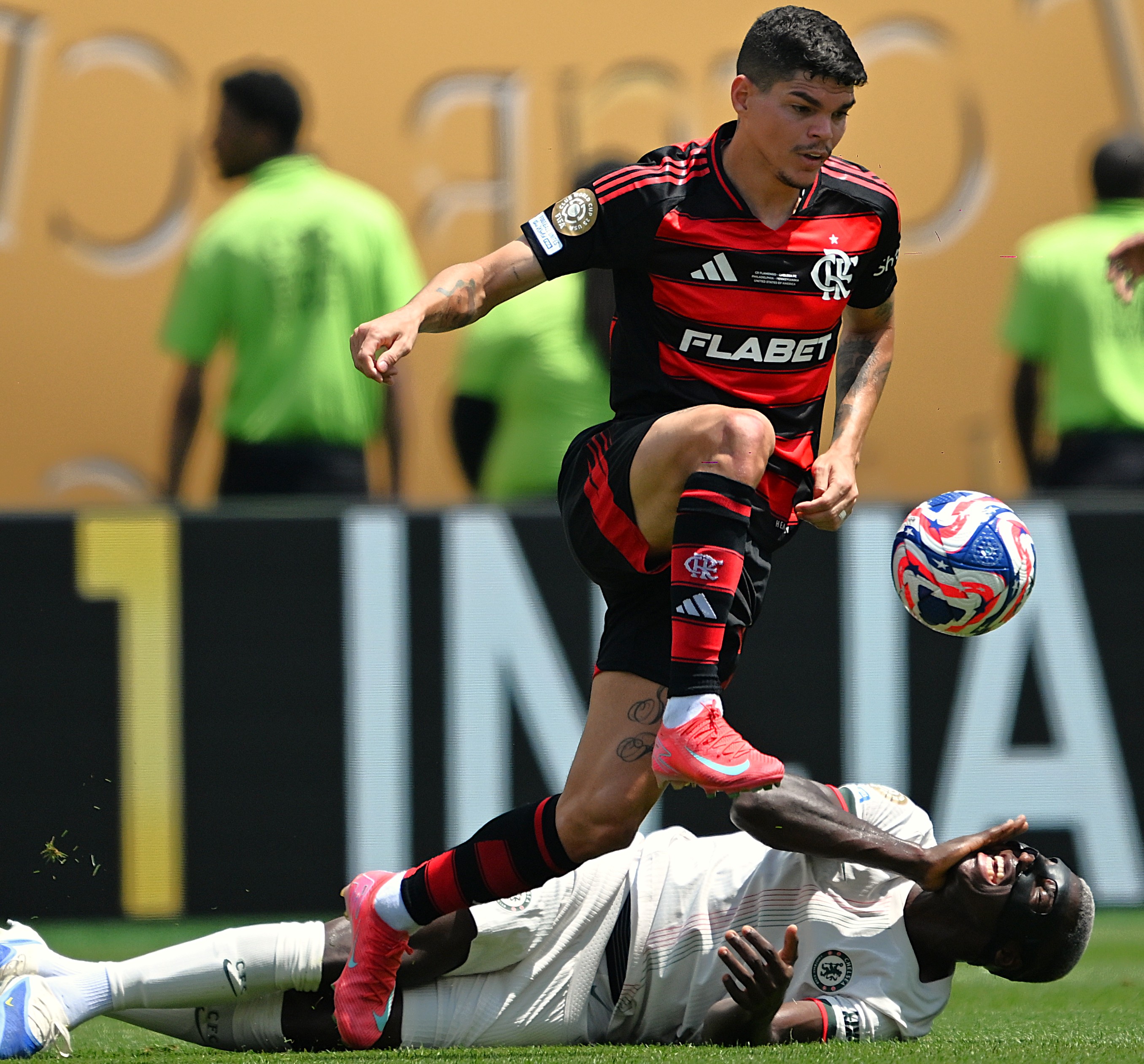 关于顶级足球赛事备受瞩目,胜负未可知的信息 关于顶级足球赛事备受瞩目,胜负未可知的信息