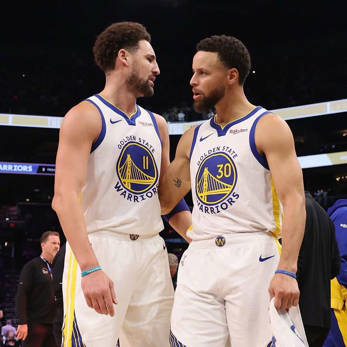 勇士轻取爵士,克莱扛起全队 勇士轻取爵士,克莱扛起全队