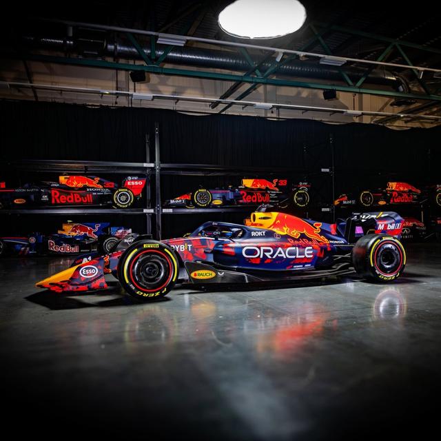 包含哈斯车队逆转红牛车队，汉密尔顿惊艳四座的词条