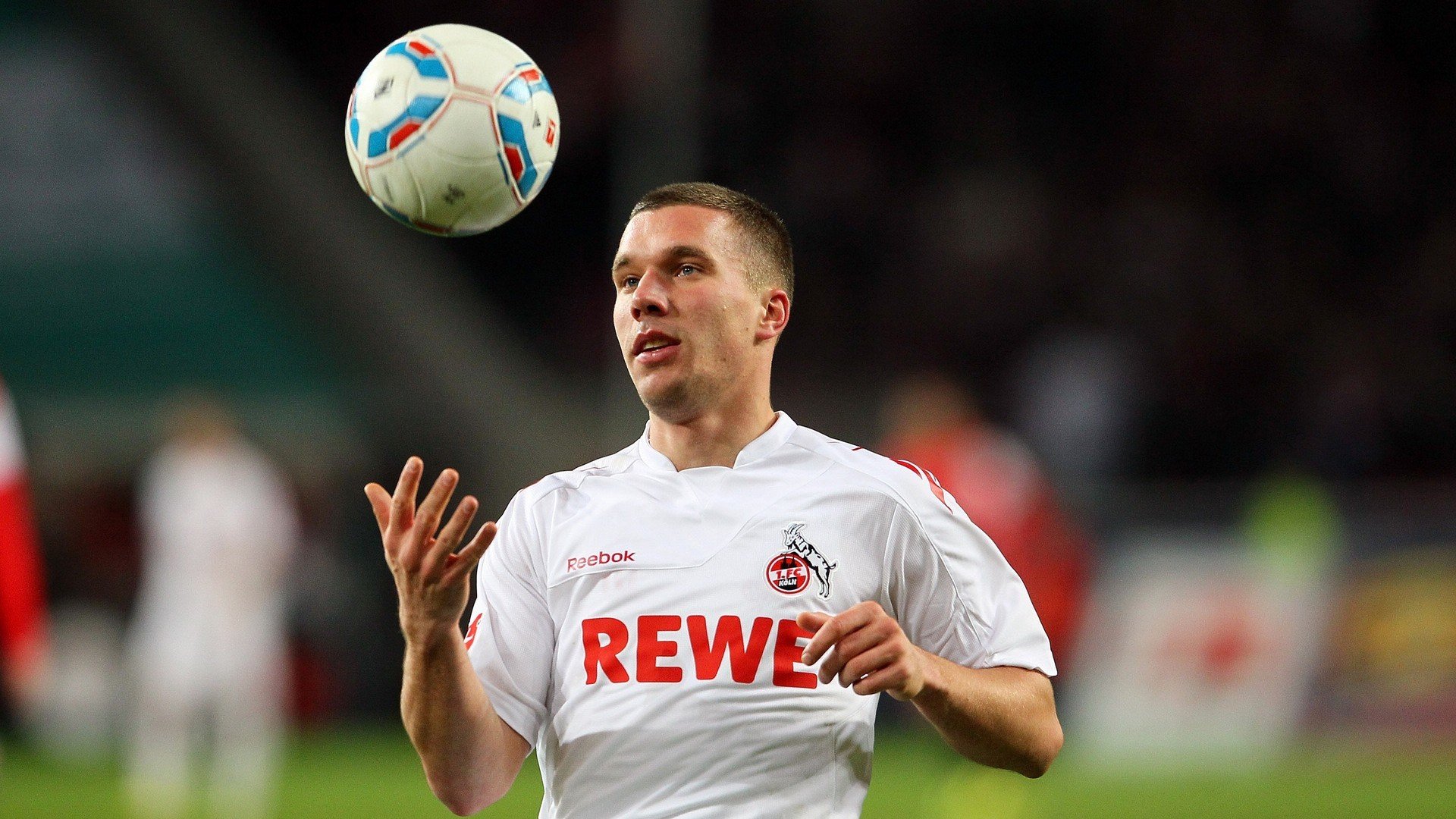 绿茵场上的战争隐喻，C罗关键先生本色与乌克兰速胜芬兰的足球启示